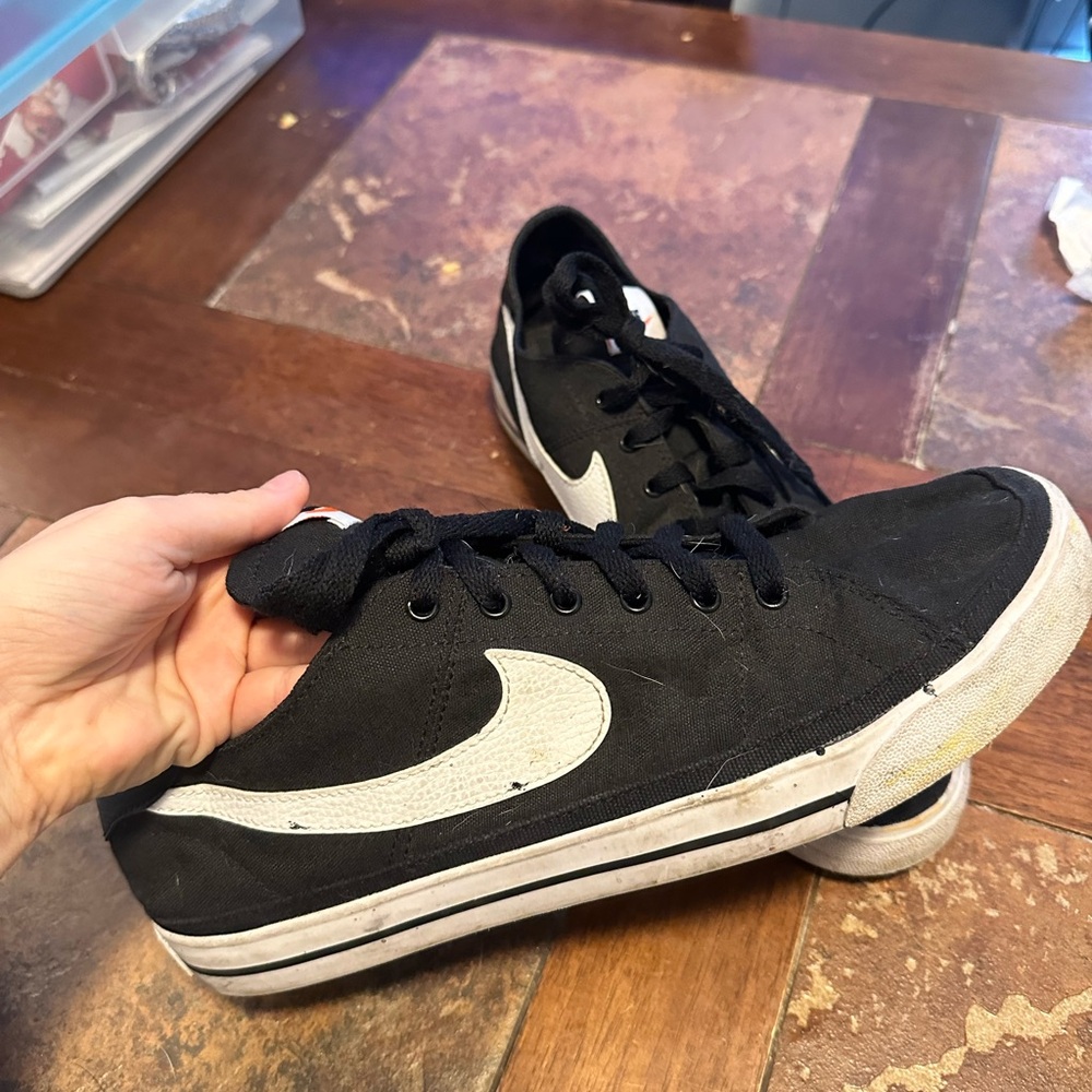 Men’s Nike Court Legacy